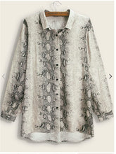 Load image into Gallery viewer, Knitted Long Sleeved Snake Print Shirt