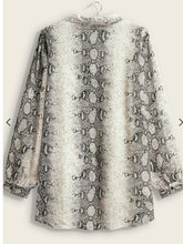 Load image into Gallery viewer, Knitted Long Sleeved Snake Print Shirt